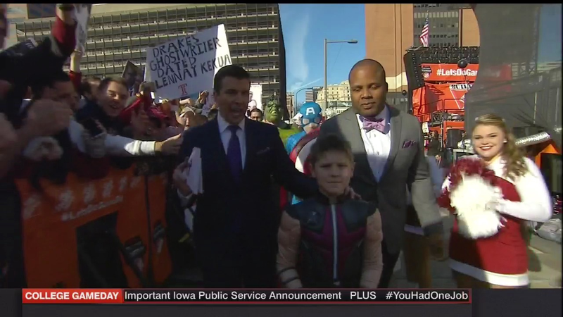 Illustration for article titled Hinkie Traded This Sign For Draft Picks: Your Philadelphia College GameDay Sign Roundup